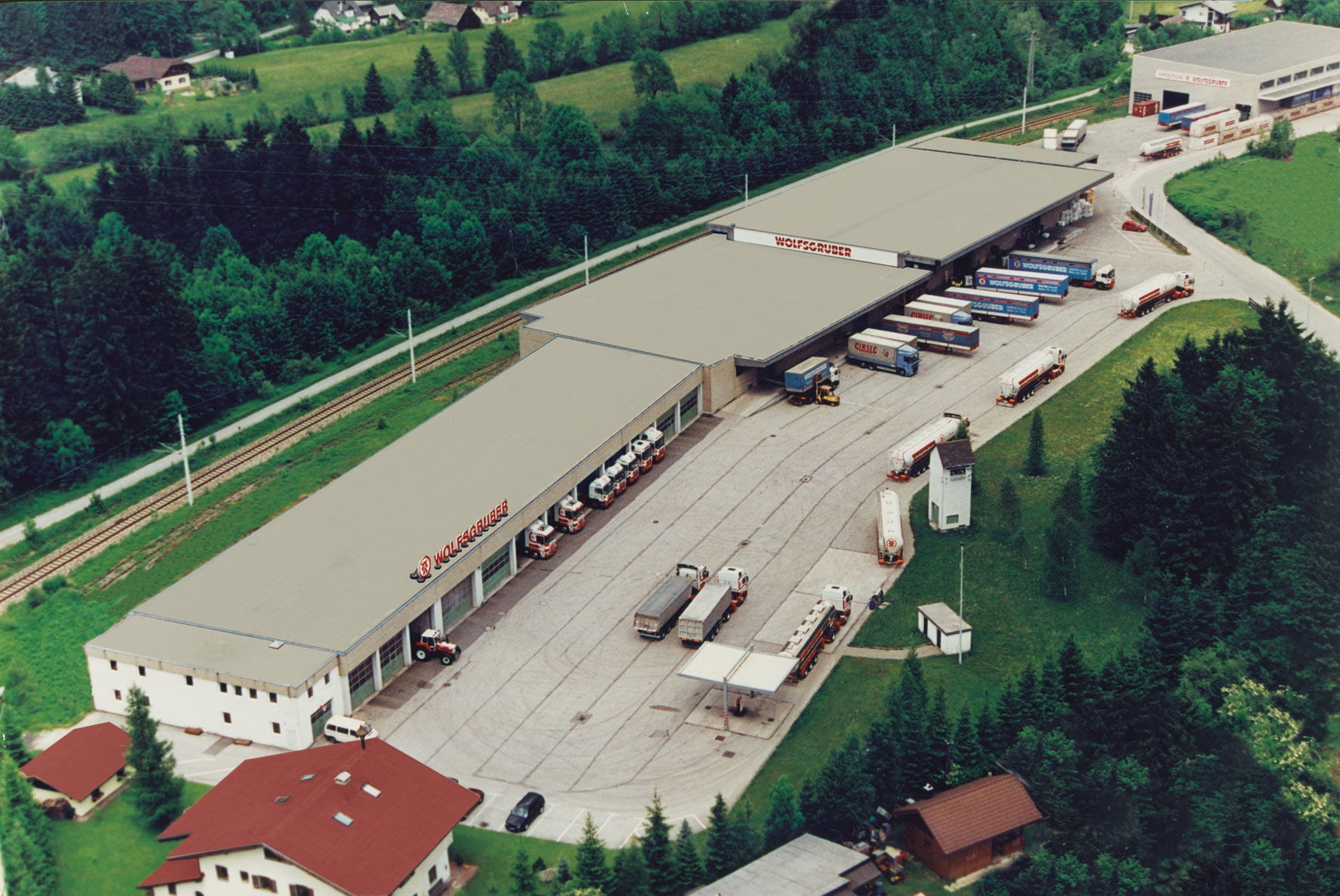 Vogelperspektive vom Firmengelände der Transportfirma Wolfsgruber Logistik GmbH